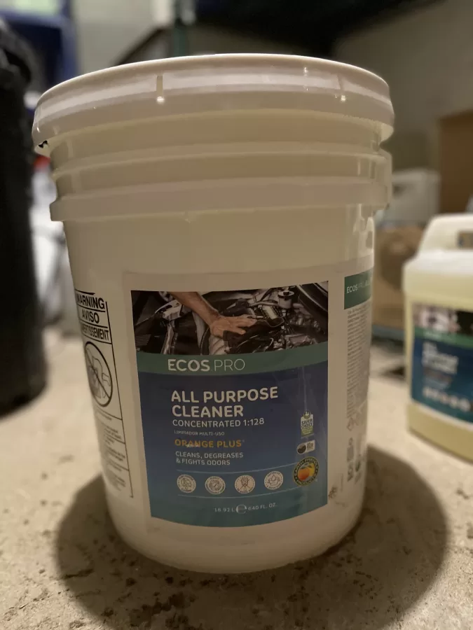 5-gallon bucket of cleaning solution